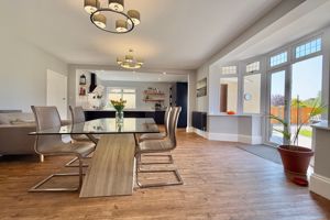 31' Kitchen/Breakfast/Family Room- click for photo gallery
